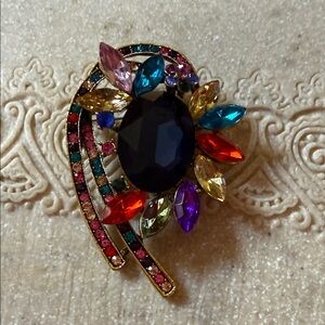 NWT Gorgeous Large Brooch Multicolor Gemstone with sapphire center stone